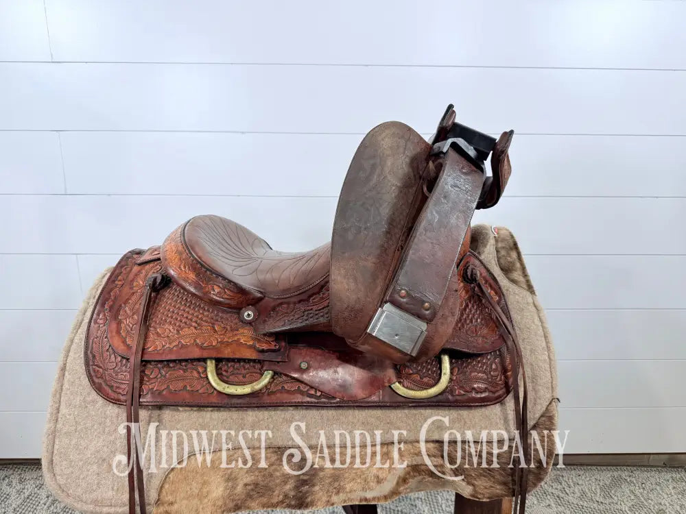 15.5” Tex Tan Hereford Brand Western Saddle Acorn & Oak Leaf Tooling Swivel Stirrups - 6” Gullet