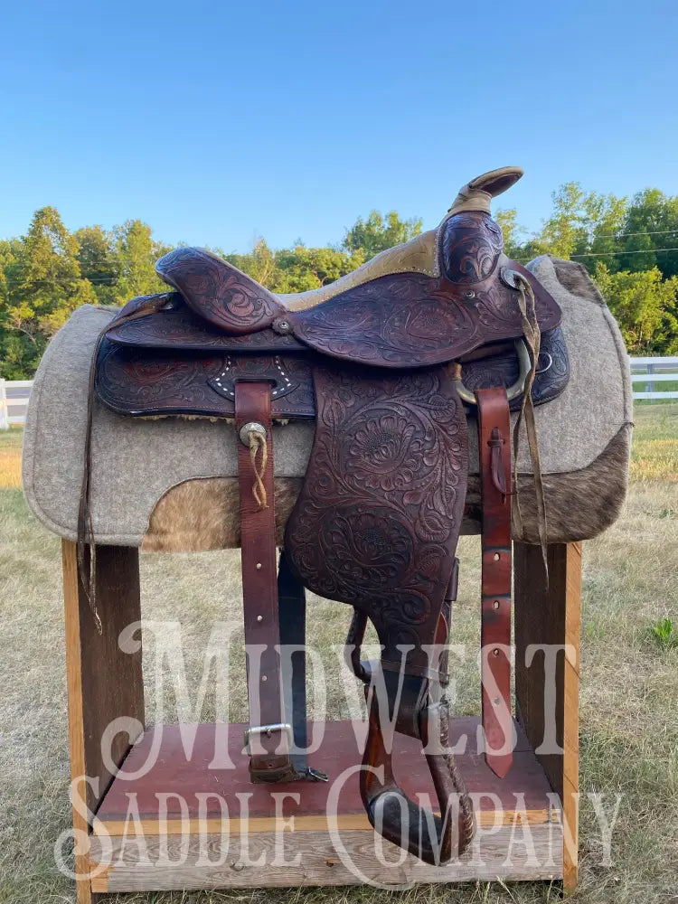 15β Vintage Circle Y Western Roping Saddle - Fully Tooled!
