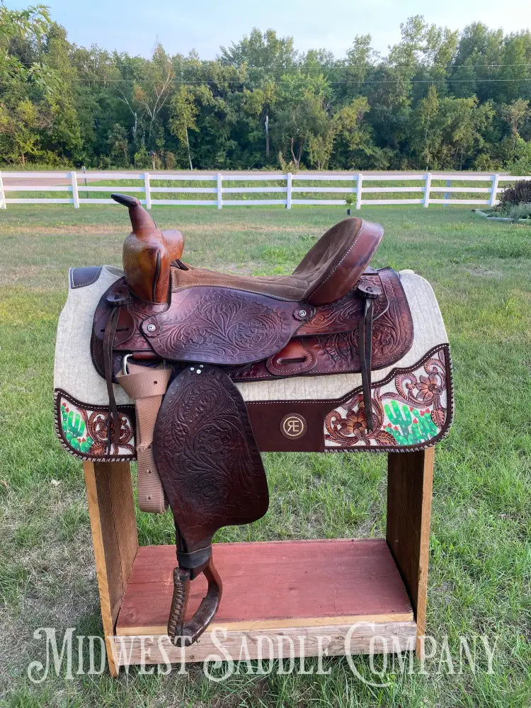 16β Bear Trap Western Saddle With Floral Tooling