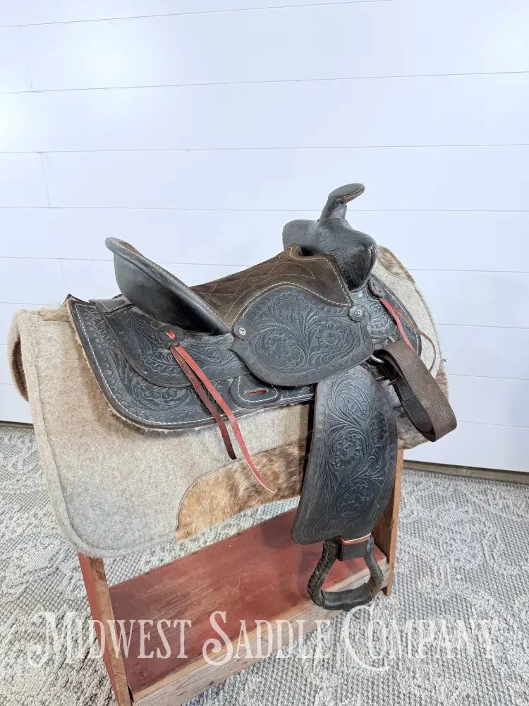 16” Classic Black Leather Western Trail Saddle - 6” Gullet 16” / 6” Western Saddle