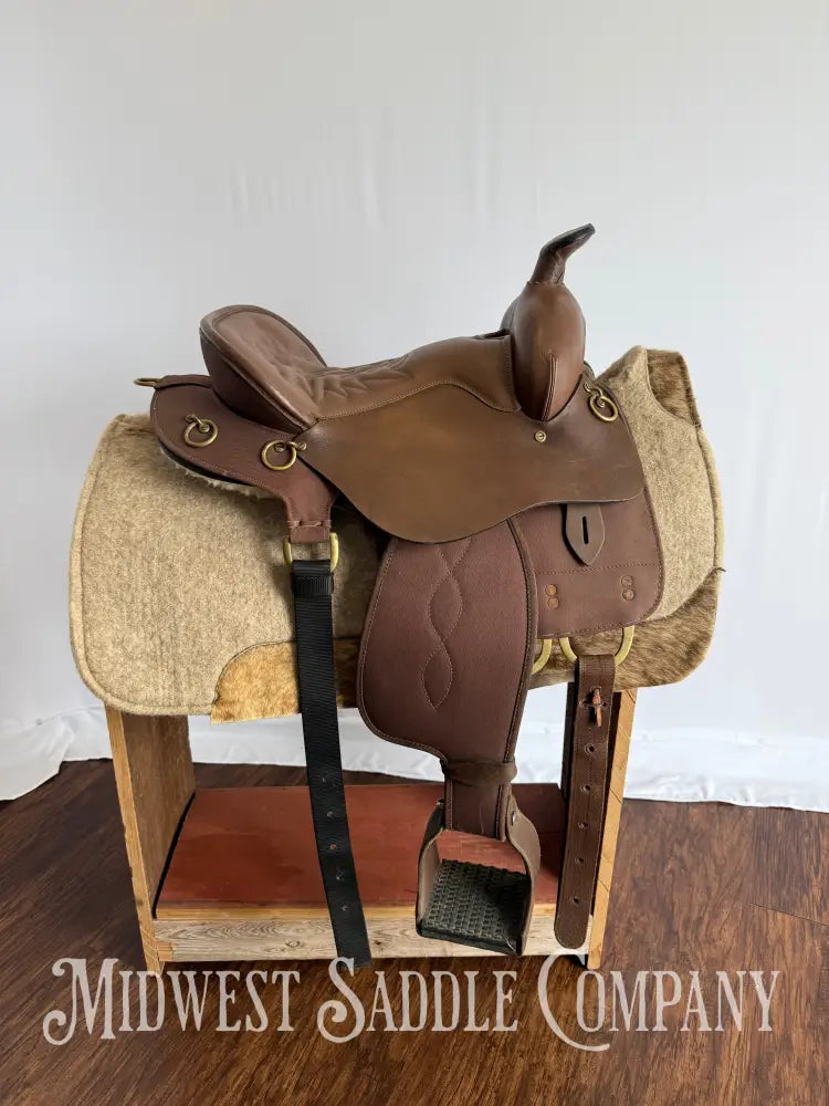14.5” King Series Trekker Neutron Western Synthetic Endurance Saddle with Horn Brown Endurance Saddle