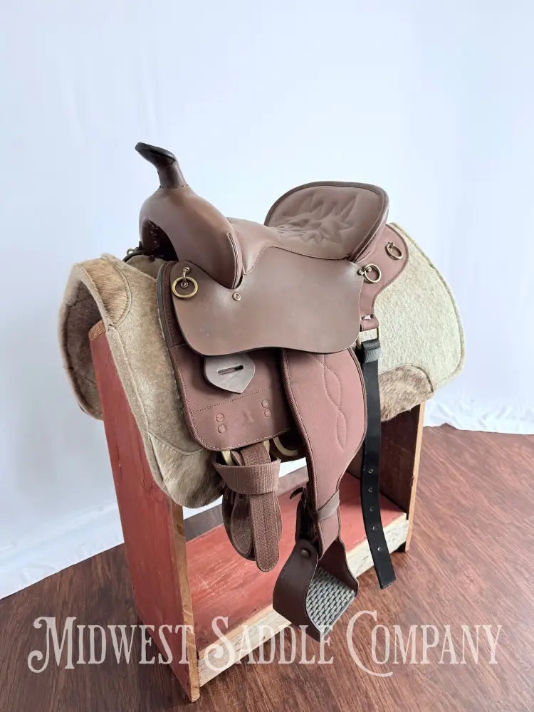 14.5” King Series Trekker Neutron Western Synthetic Endurance Saddle with Horn Brown Endurance Saddle