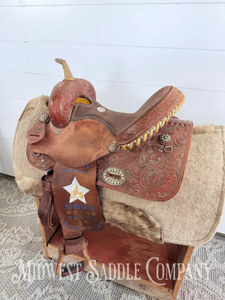 14” Alamo Saddlery Western Trophy Barrel Saddle 6” Gullet - Western Saddle