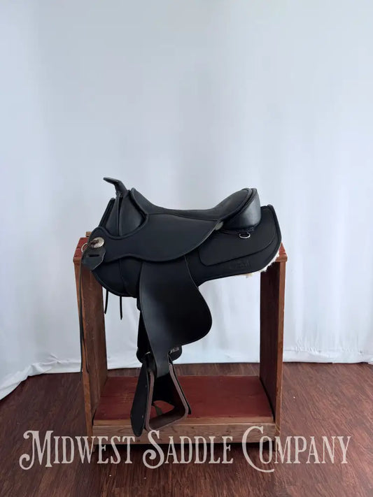 15-16” Barefoot Arizona Treeless Western Saddle with Additional Sheepskin Seat Size 2 Western Saddle