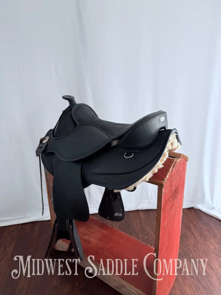 15-16” Barefoot Arizona Treeless Western Saddle with Additional Sheepskin Seat Size 2 Western Saddle