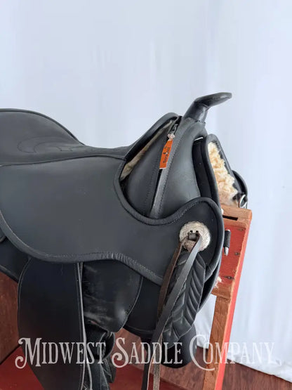15-16” Barefoot Arizona Treeless Western Saddle with Additional Sheepskin Seat Size 2 Western Saddle