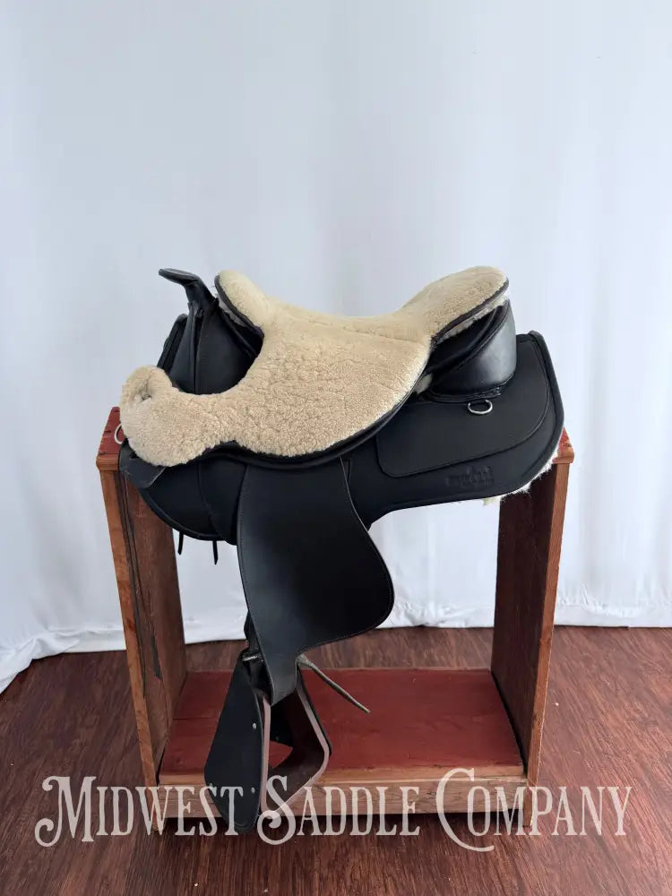 15-16” Barefoot Arizona Treeless Western Saddle with Additional Sheepskin Seat Size 2 Western Saddle