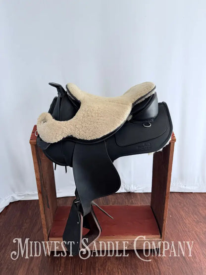 15-16” Barefoot Arizona Treeless Western Saddle with Additional Sheepskin Seat Size 2 Western Saddle