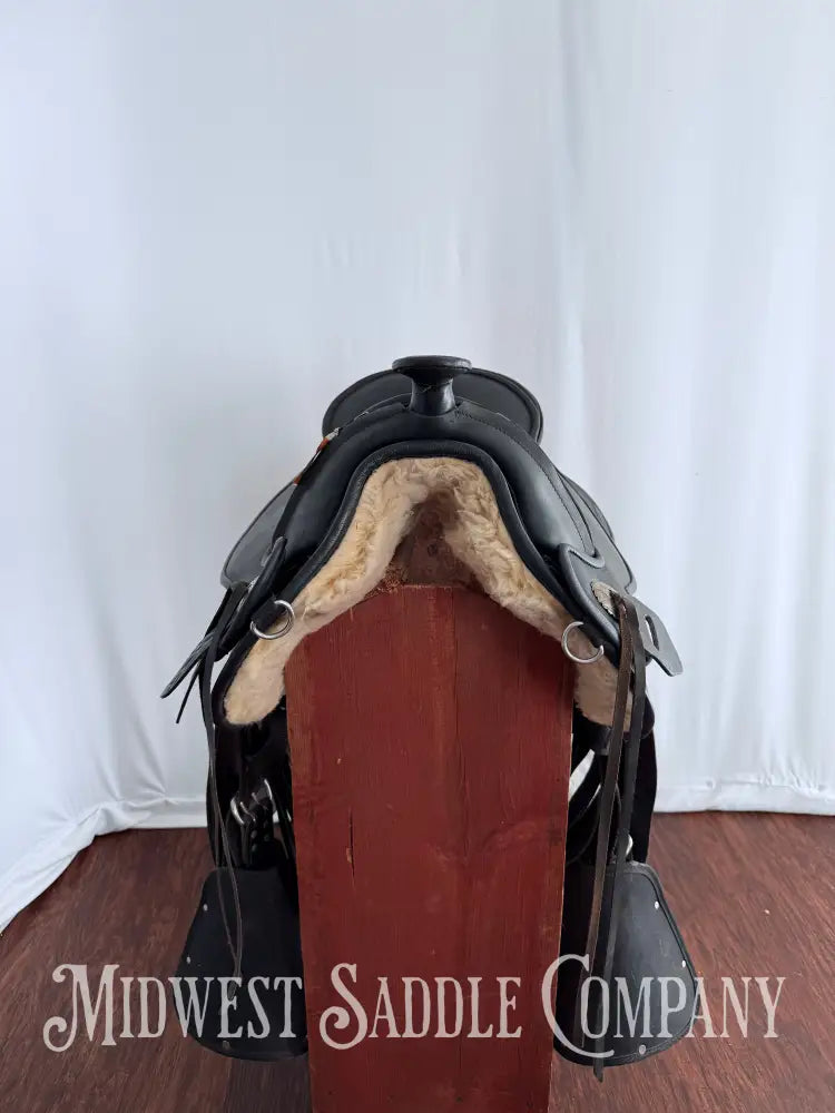 15-16” Barefoot Arizona Treeless Western Saddle with Additional Sheepskin Seat Size 2 Western Saddle