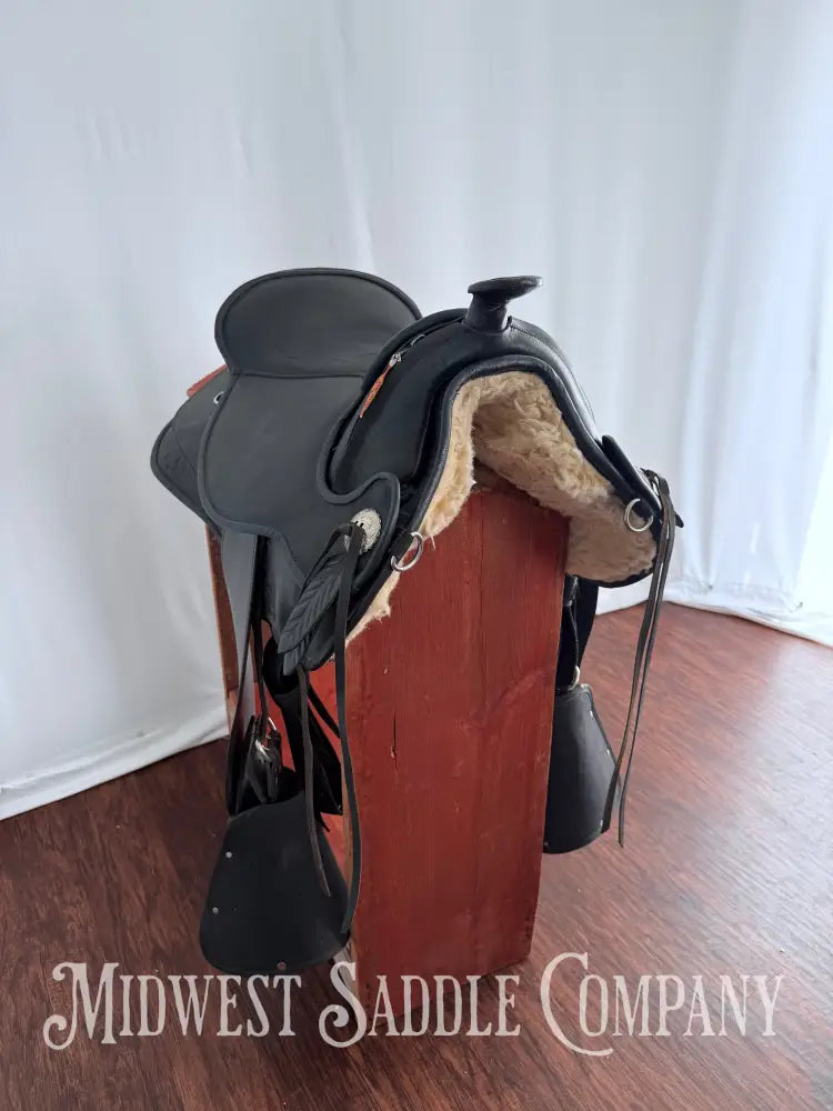 15-16” Barefoot Arizona Treeless Western Saddle with Additional Sheepskin Seat Size 2 Western Saddle