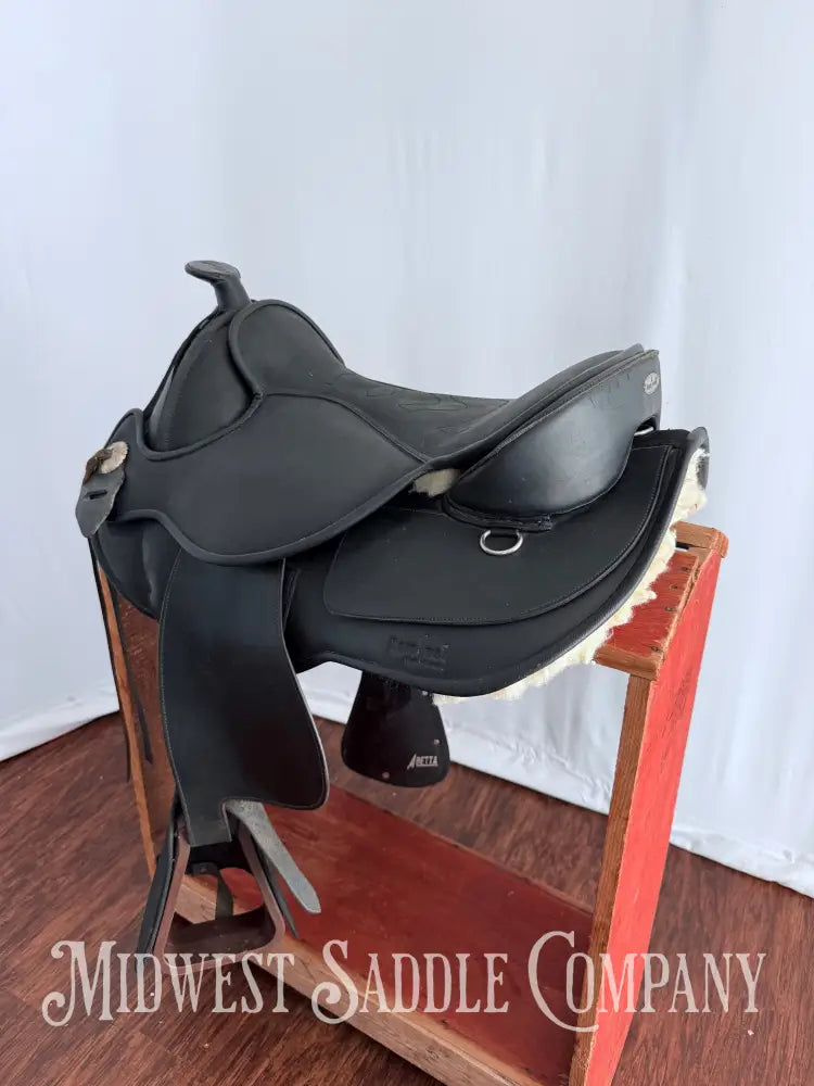 15-16” Barefoot Arizona Treeless Western Saddle with Additional Sheepskin Seat Size 2 Western Saddle