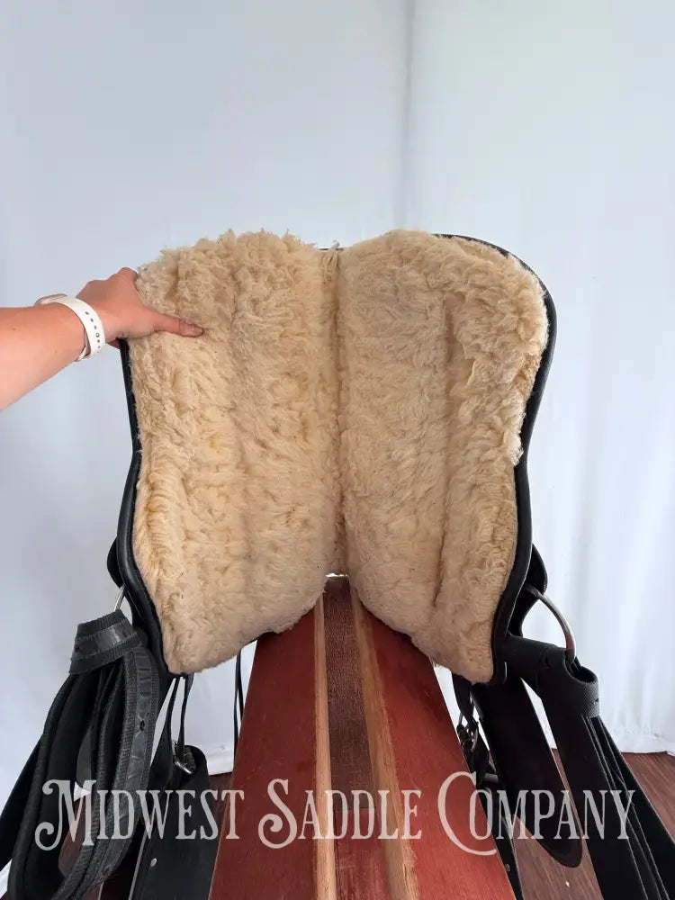 15-16” Barefoot Arizona Treeless Western Saddle with Additional Sheepskin Seat Size 2 Western Saddle