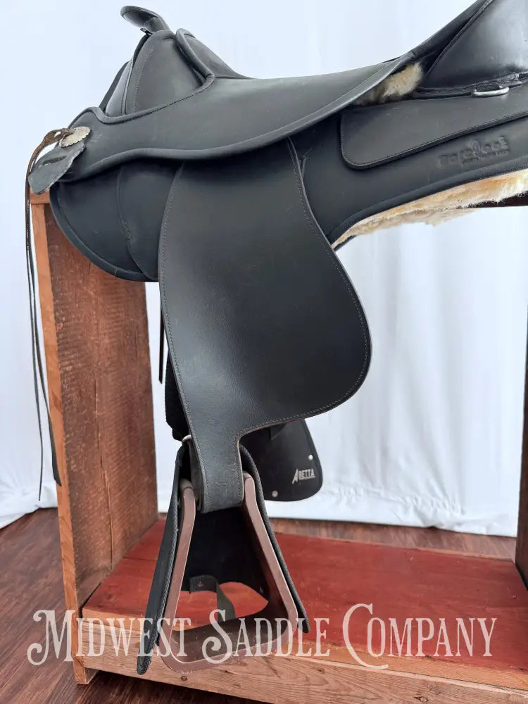 15-16” Barefoot Arizona Treeless Western Saddle with Additional Sheepskin Seat Size 2 Western Saddle
