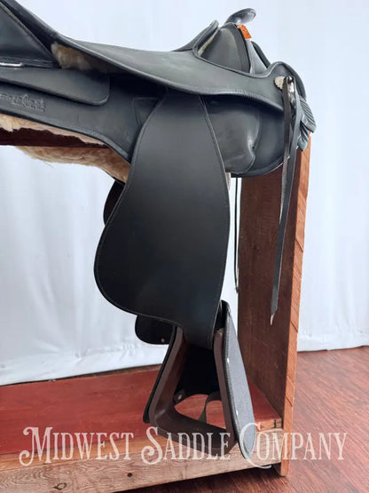 15-16” Barefoot Arizona Treeless Western Saddle with Additional Sheepskin Seat Size 2 Western Saddle