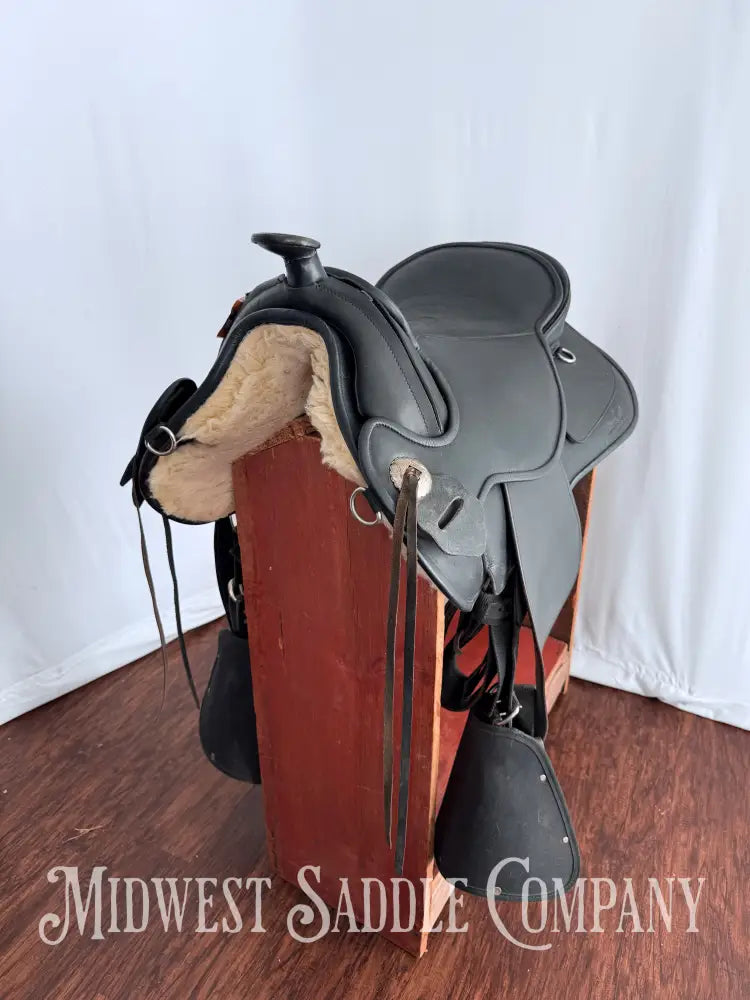15-16” Barefoot Arizona Treeless Western Saddle with Additional Sheepskin Seat Size 2 Western Saddle