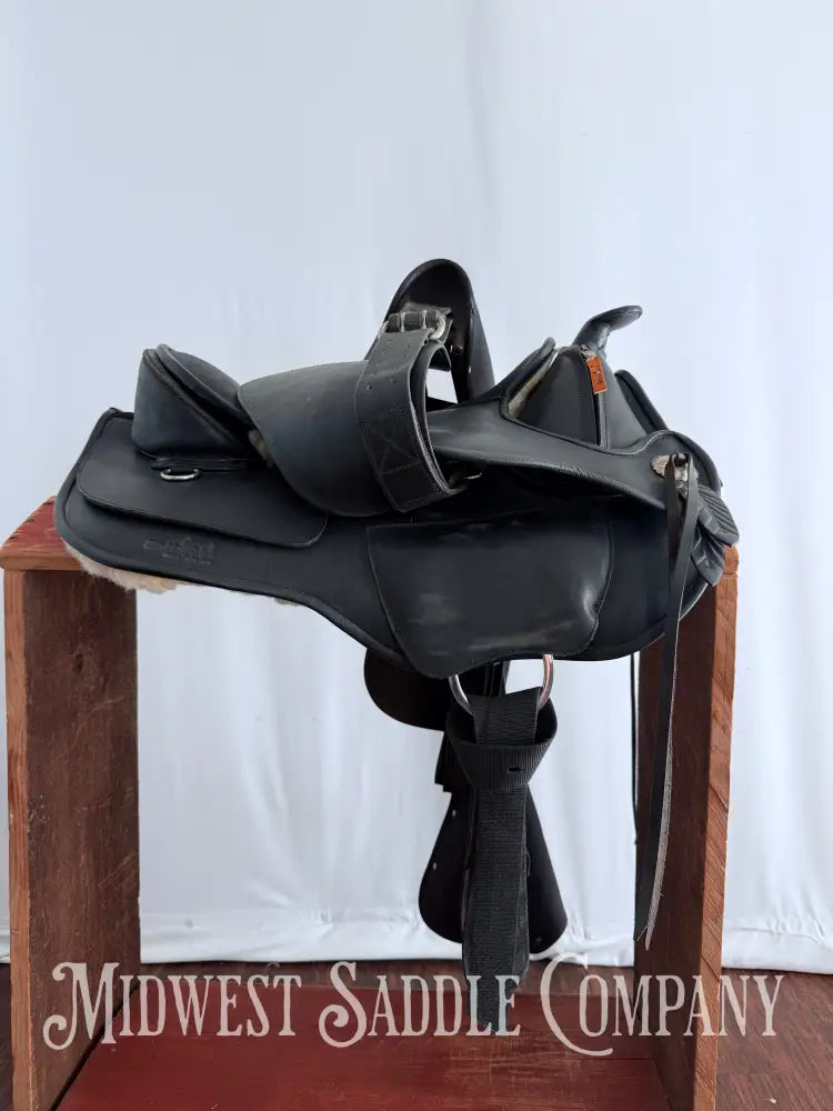 15-16” Barefoot Arizona Treeless Western Saddle with Additional Sheepskin Seat Size 2 Western Saddle