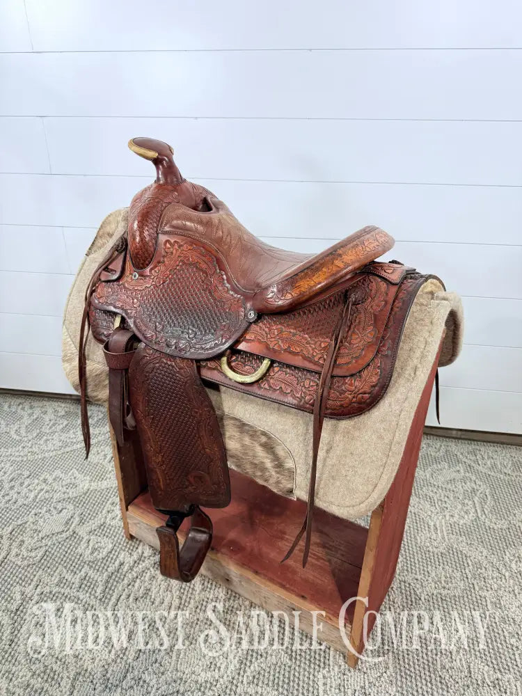 15.5” Tex Tan Hereford Brand Western Saddle Acorn & Oak Leaf Tooling Swivel Stirrups - 6” Gullet