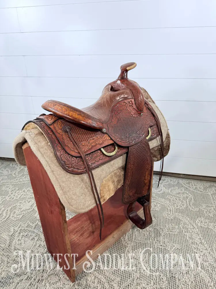 15.5” Tex Tan Hereford Brand Western Saddle Acorn & Oak Leaf Tooling Swivel Stirrups - 6” Gullet