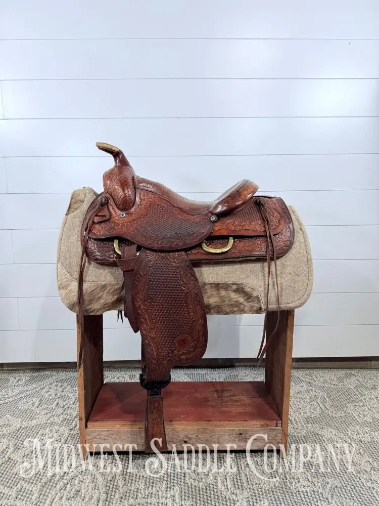 15.5” Tex Tan Hereford Brand Western Saddle Acorn & Oak Leaf Tooling Swivel Stirrups - 6” Gullet