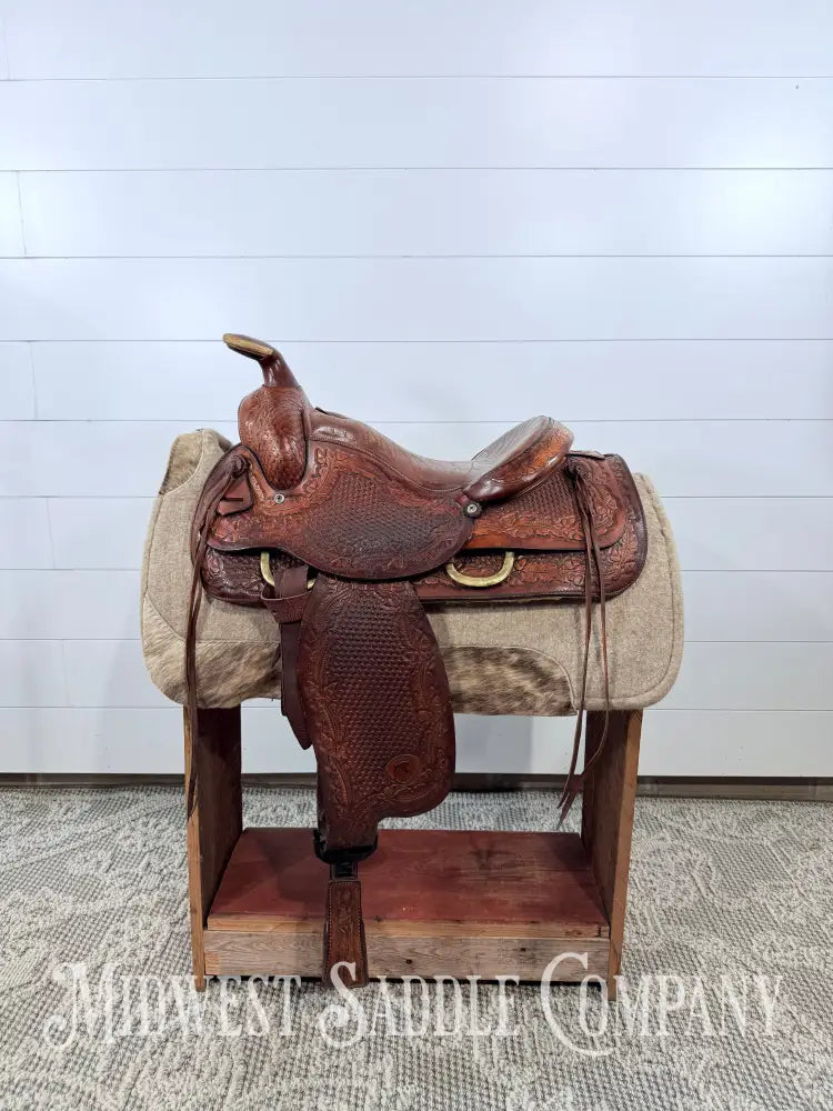 15.5” Tex Tan Hereford Brand Western Saddle Acorn & Oak Leaf Tooling Swivel Stirrups - 6” Gullet