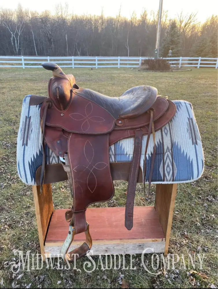 15.5’ Vintage Western Leather Trail Saddle
