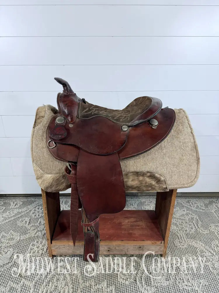 15’’ American Saddlery Trail Saddle 7’’ Gullet Round Skirt - 15’’ / 7’’ - Western Saddle