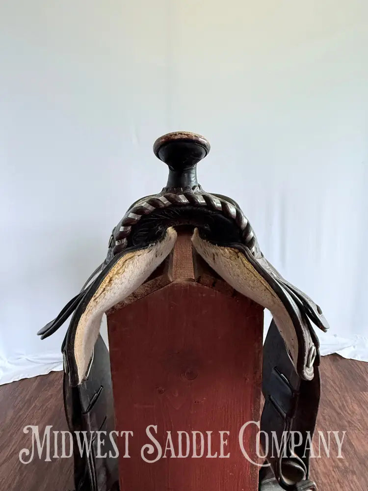 15” Circle Y Arabian Western Show Saddle with Round Skirt
