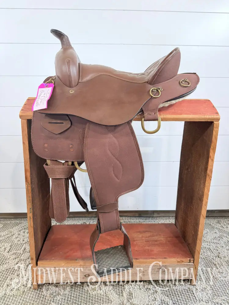 15” King Series Trekker Neutron Western Synthetic Endurance Saddle with Horn Brown - Endurance Saddle
