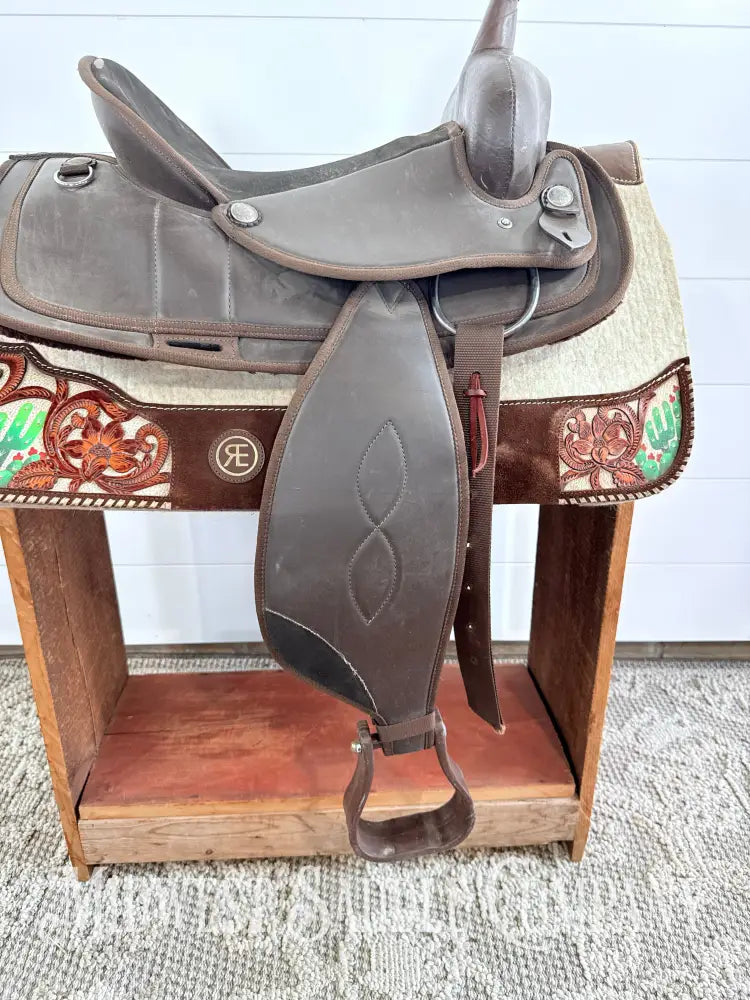 15” Weaver Synthetic Western Trail Saddle Lightweight 6” Gullet
