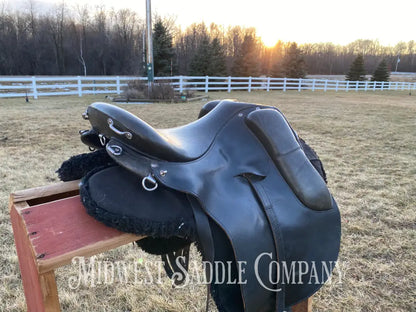 16.5” Hillview Farms Endurance Cutback Saddle - Flex Panel System