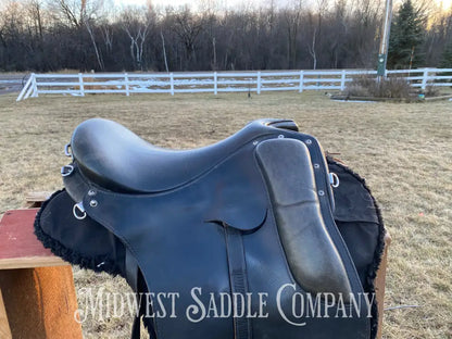 16.5” Hillview Farms Endurance Cutback Saddle - Flex Panel System