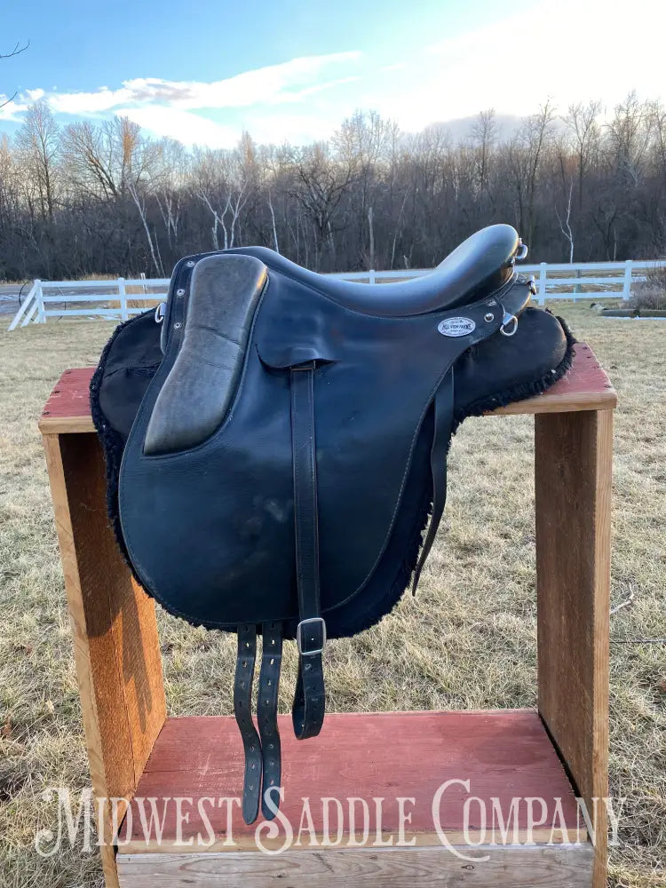 16.5” Hillview Farms Endurance Cutback Saddle - Flex Panel System