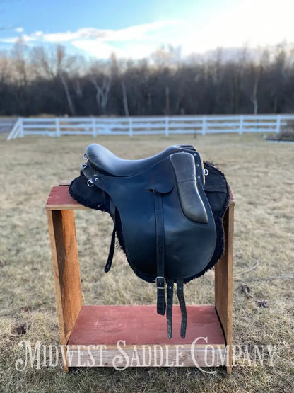 16.5” Hillview Farms Endurance Cutback Saddle - Flex Panel System