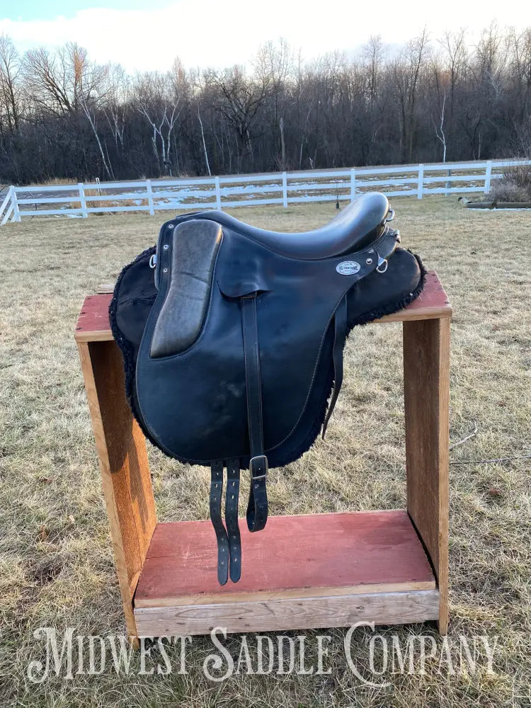 16.5” Hillview Farms Endurance Cutback Saddle - Flex Panel System