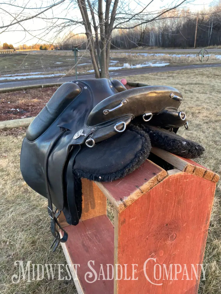 16.5” Hillview Farms Endurance Cutback Saddle - Flex Panel System