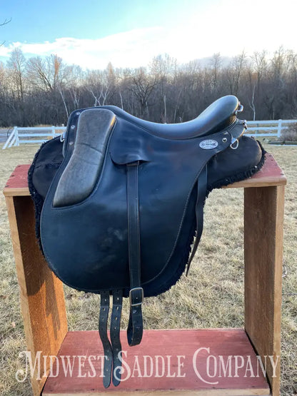 16.5” Hillview Farms Endurance Cutback Saddle - Flex Panel System