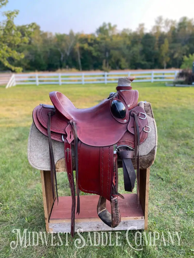 16” J.c. Martin Western Wade Saddle - Matching Breast Collar Barbed Wire Leather Tooling