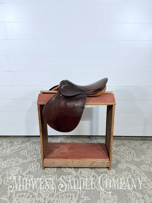 17.5” Courbette “The Stylist II” Close Contact Saddle 31 cm