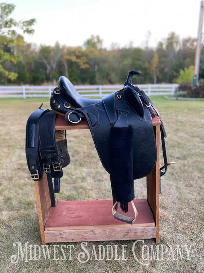 17” Australian Outrider Stock Saddle With Breastplate Martingale Girth & Flank Cinch