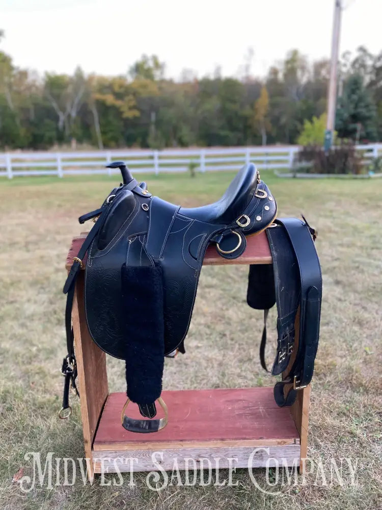 17” Australian Outrider Stock Saddle With Breastplate Martingale Girth & Flank Cinch