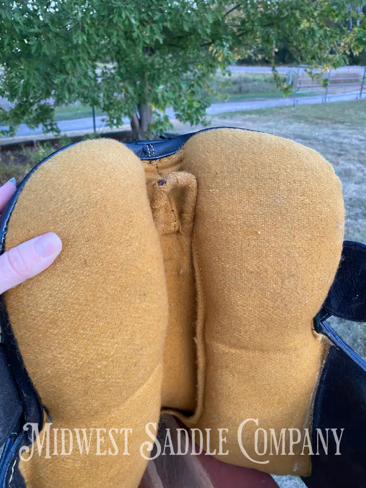 17” Australian Outrider Stock Saddle With Breastplate Martingale Girth & Flank Cinch