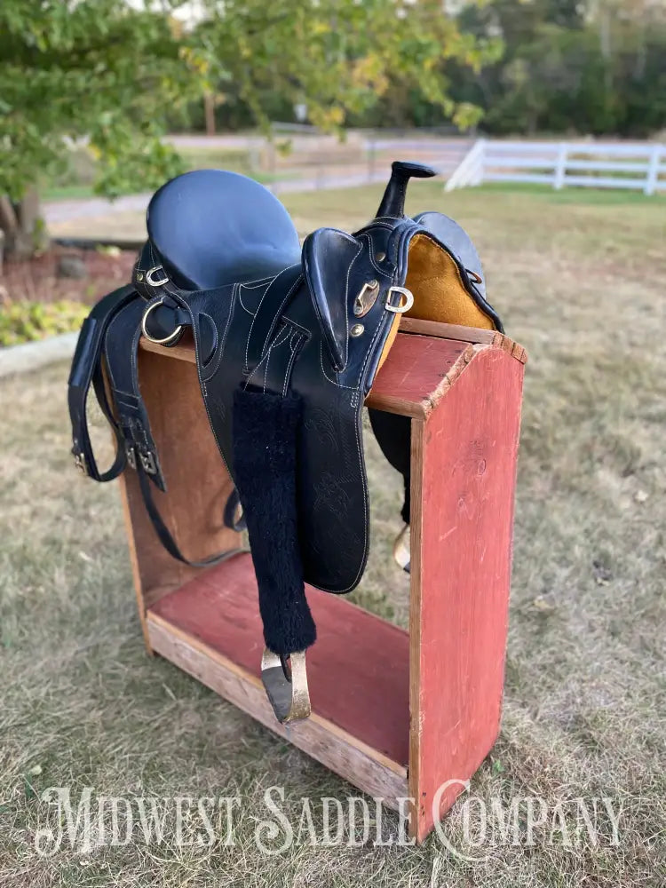 17” Australian Outrider Stock Saddle With Breastplate Martingale Girth & Flank Cinch