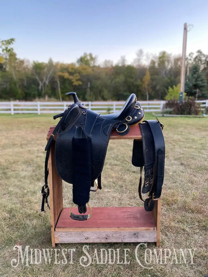 17” Australian Outrider Stock Saddle With Breastplate Martingale Girth & Flank Cinch