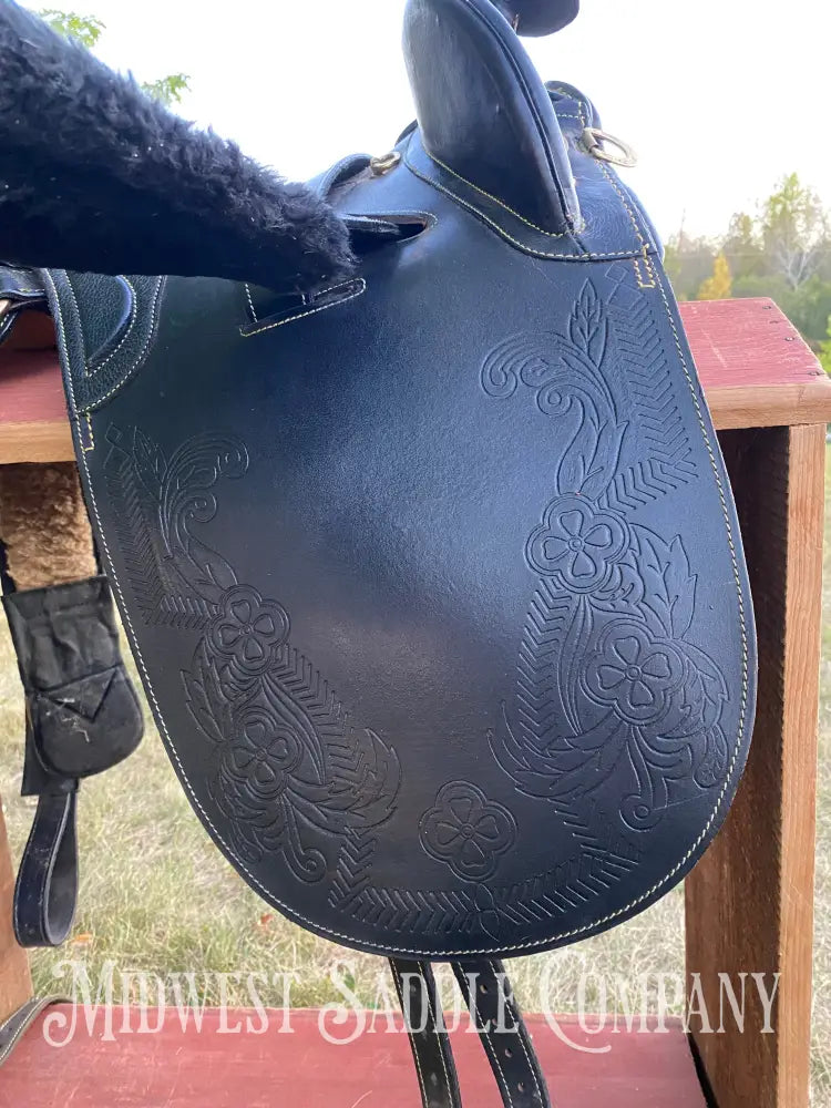 17” Australian Outrider Stock Saddle With Breastplate Martingale Girth & Flank Cinch