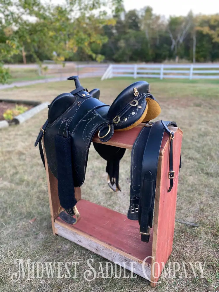 17” Australian Outrider Stock Saddle With Breastplate Martingale Girth & Flank Cinch