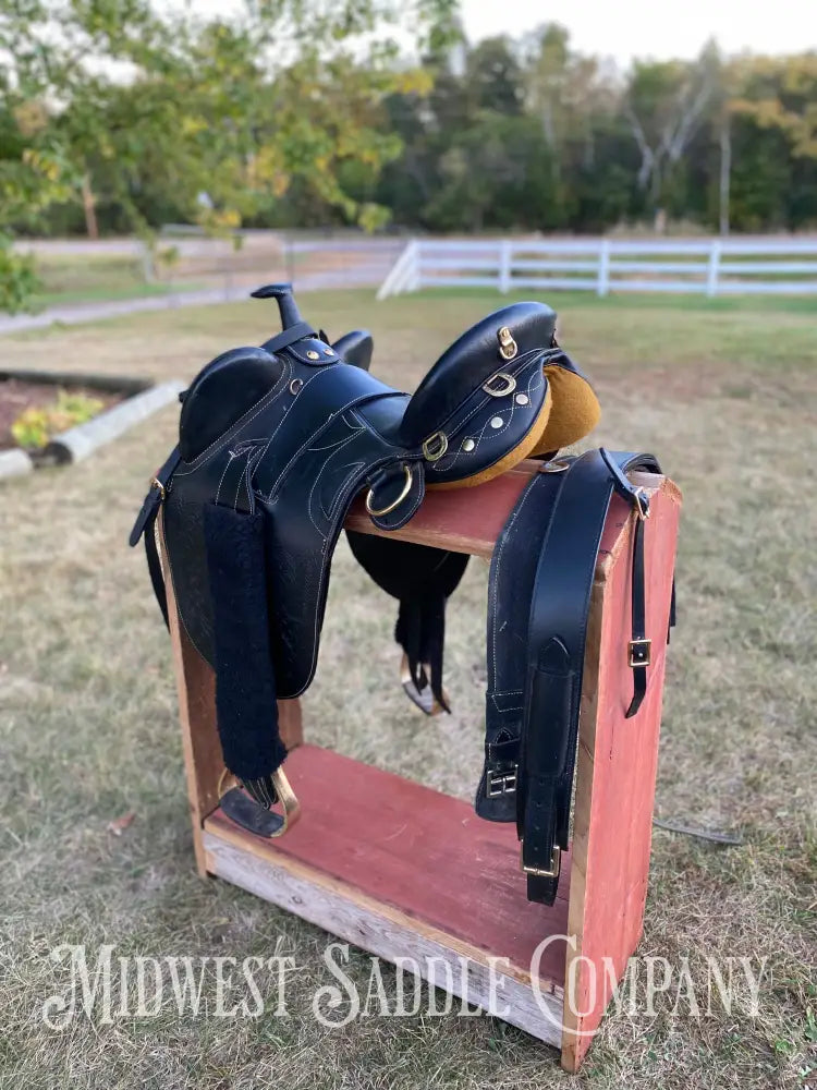 17” Australian Outrider Stock Saddle With Breastplate Martingale Girth & Flank Cinch