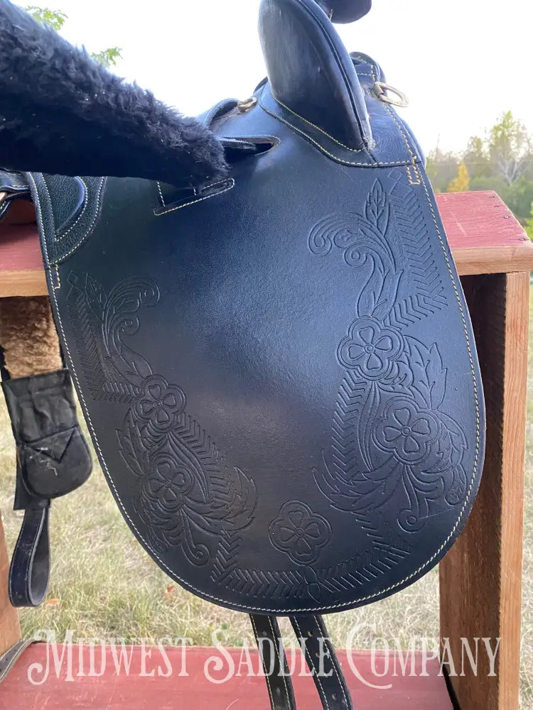 17” Australian Outrider Stock Saddle With Breastplate Martingale Girth & Flank Cinch