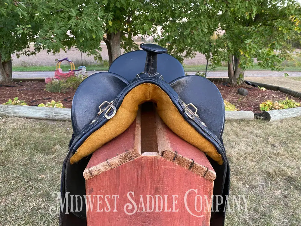 17” Australian Outrider Stock Saddle With Breastplate Martingale Girth & Flank Cinch