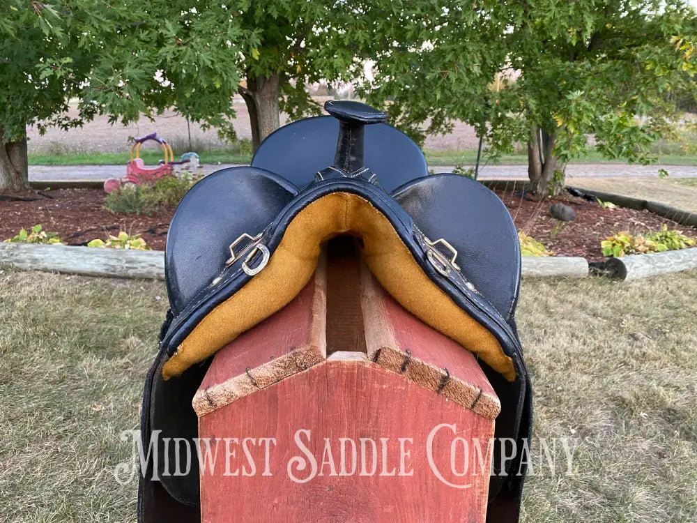 17” Australian Outrider Stock Saddle With Breastplate Martingale Girth & Flank Cinch