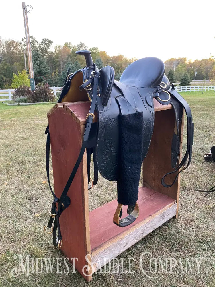 17” Australian Outrider Stock Saddle With Breastplate Martingale Girth & Flank Cinch